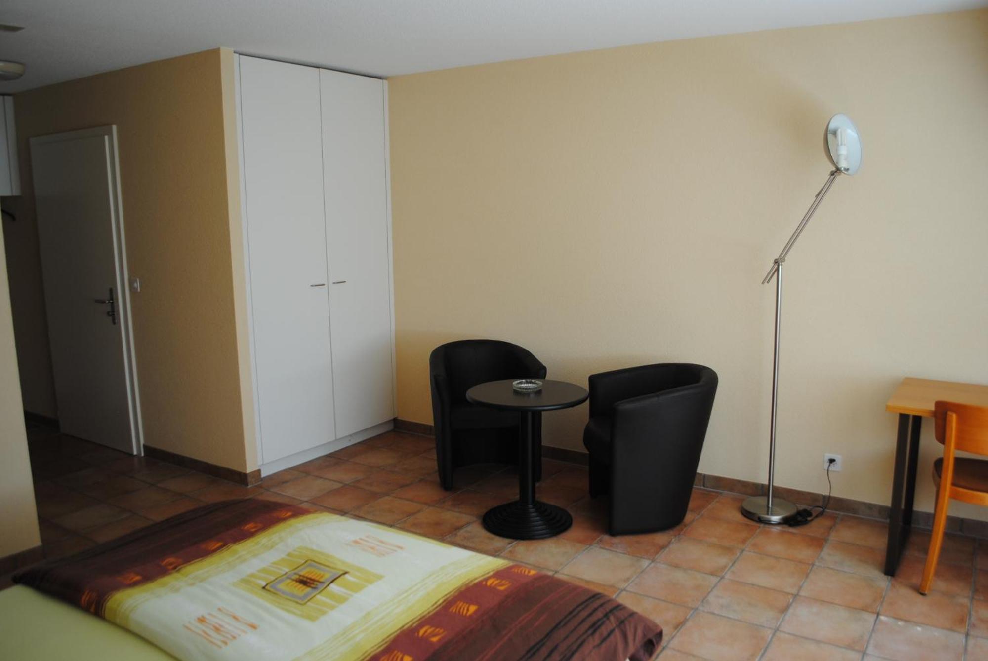 Motel - Hôtel La Poularde Romont Chambre photo