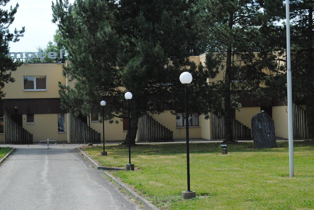 Motel - Hôtel La Poularde Romont Extérieur photo