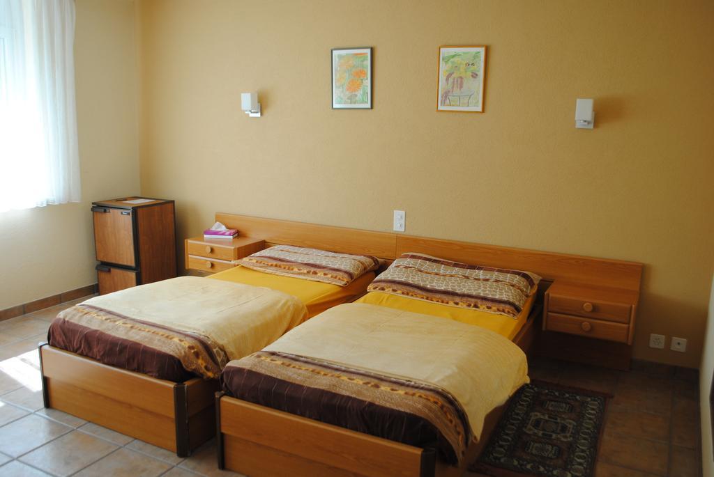 Motel - Hôtel La Poularde Romont Chambre photo